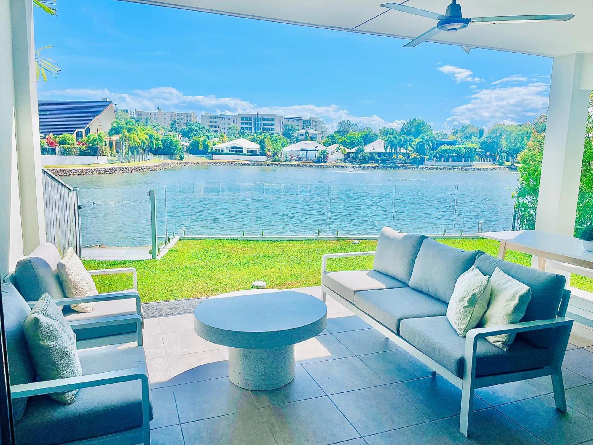 Blue Lagoon Villa B Κερνς Εξωτερικό φωτογραφία